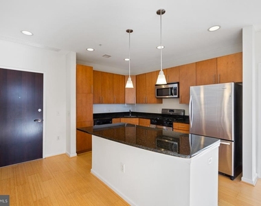 444 W Broad Street - Photo Thumbnail 5