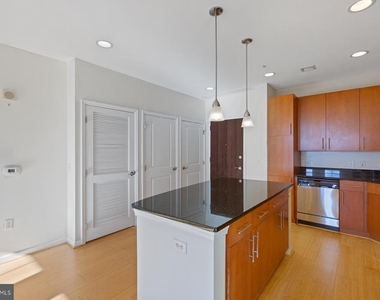 444 W Broad Street - Photo Thumbnail 7