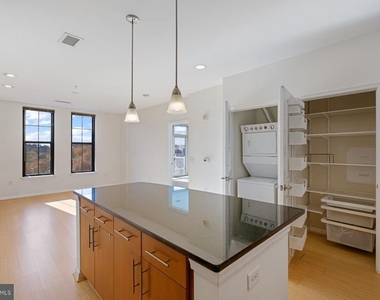 444 W Broad Street - Photo Thumbnail 9