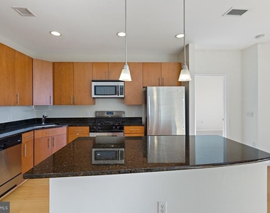 444 W Broad Street - Photo Thumbnail 4