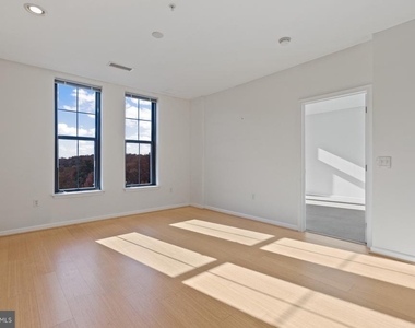 444 W Broad Street - Photo Thumbnail 10