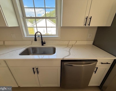 12469 Paige Road - Photo Thumbnail 7