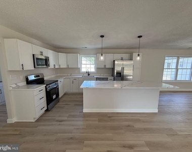 12469 Paige Road - Photo Thumbnail 5