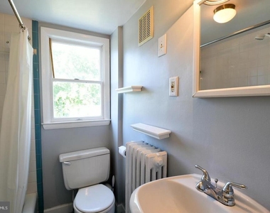 2112 N Edison Street N - Photo Thumbnail 4