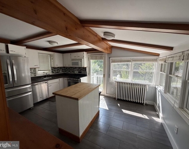 2112 N Edison Street N - Photo Thumbnail 10