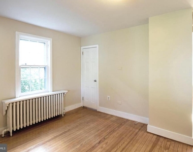 2112 N Edison Street N - Photo Thumbnail 2