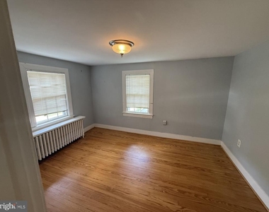 2112 N Edison Street N - Photo Thumbnail 6