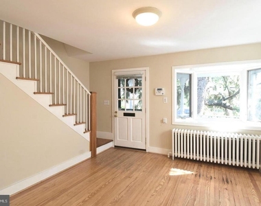 2112 N Edison Street N - Photo Thumbnail 3