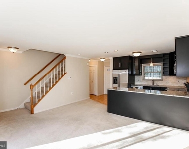 947 S Scott Street - Photo Thumbnail 3