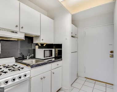 1011 Arlington Boulevard - Photo Thumbnail 2
