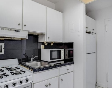 1011 Arlington Boulevard - Photo Thumbnail 3