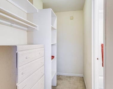 1011 Arlington Boulevard - Photo Thumbnail 8