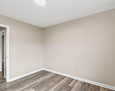 6813 Foxton Court - Photo Thumbnail 20