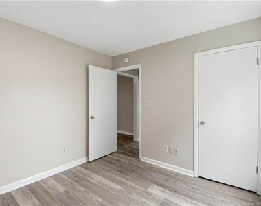 6813 Foxton Court - Photo Thumbnail 24