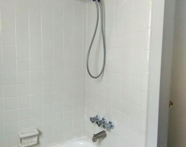 7204 Standish Court - Photo Thumbnail 13