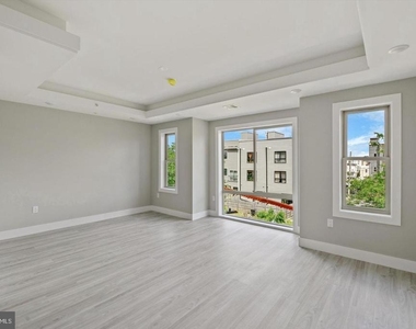 2401 N 2nd Street - Photo Thumbnail 7