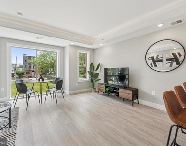 2401 N 2nd Street - Photo Thumbnail 8