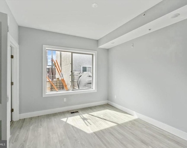 2401 N 2nd Street - Photo Thumbnail 8