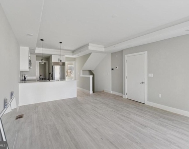 2401 N 2nd Street - Photo Thumbnail 4