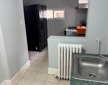 1142 E Price Street - Photo Thumbnail 4