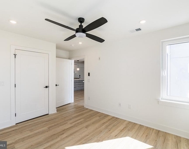 629 W Girard Avenue - Photo Thumbnail 11
