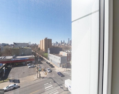 629 W Girard Avenue - Photo Thumbnail 10