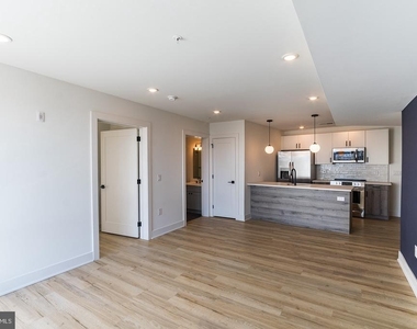 629 W Girard Avenue - Photo Thumbnail 5