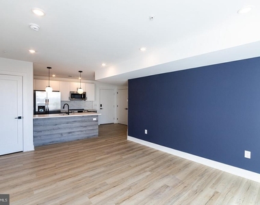 629 W Girard Avenue - Photo Thumbnail 6