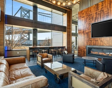 235 N Columbus Boulevard - Photo Thumbnail 32