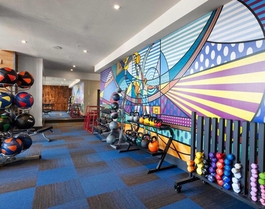 235 N Columbus Boulevard - Photo Thumbnail 30