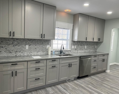 514 Spruce Street - Photo Thumbnail 3