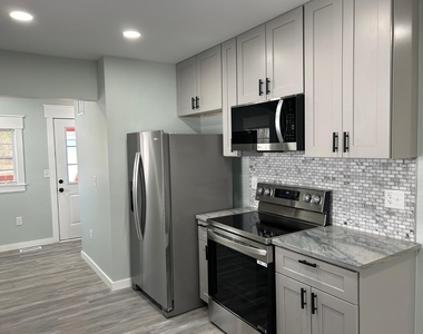 514 Spruce Street - Photo Thumbnail 2
