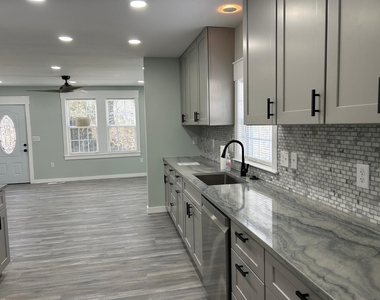 514 Spruce Street - Photo Thumbnail 4