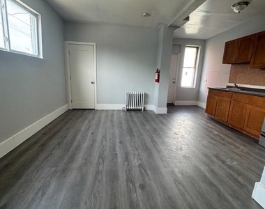 5583 Blakemore Street - Photo Thumbnail 6