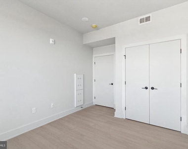 5521 Wayne Avenue - Photo Thumbnail 13