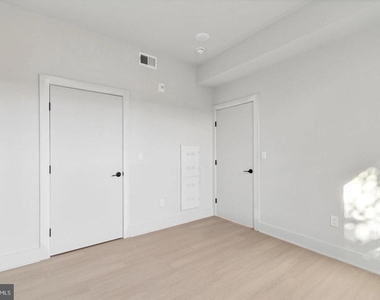 5521 Wayne Avenue - Photo Thumbnail 13
