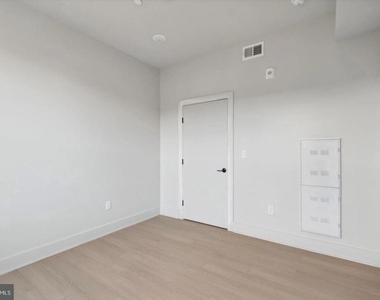 5521 Wayne Avenue - Photo Thumbnail 14