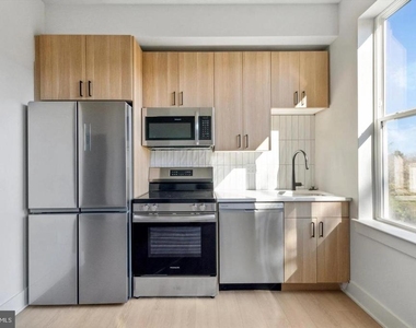 5521 Wayne Avenue - Photo Thumbnail 9
