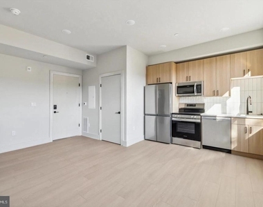 5521 Wayne Avenue - Photo Thumbnail 3