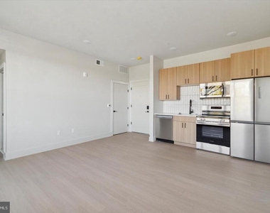5521 Wayne Avenue - Photo Thumbnail 2