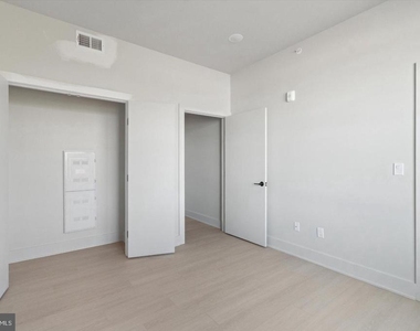 5521 Wayne Avenue - Photo Thumbnail 6