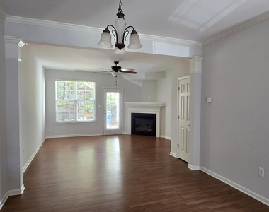 8825 Camden Park Drive - Photo Thumbnail 11
