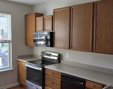 8825 Camden Park Drive - Photo Thumbnail 10