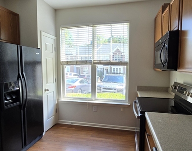 8825 Camden Park Drive - Photo Thumbnail 12