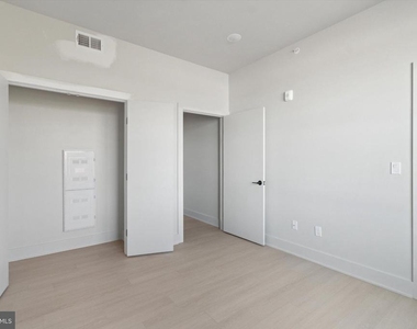 5521 Wayne Avenue - Photo Thumbnail 6