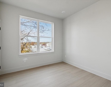 5521 Wayne Avenue - Photo Thumbnail 3