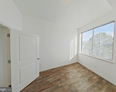 333 Earp Street - Photo Thumbnail 3