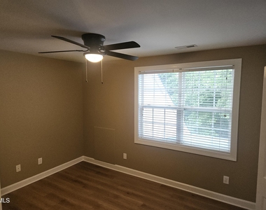 1600 Poets Glade Drive - Photo Thumbnail 5