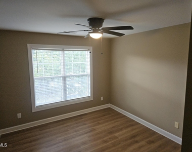 1600 Poets Glade Drive - Photo Thumbnail 6