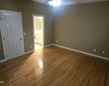 1600 Poets Glade Drive - Photo Thumbnail 4